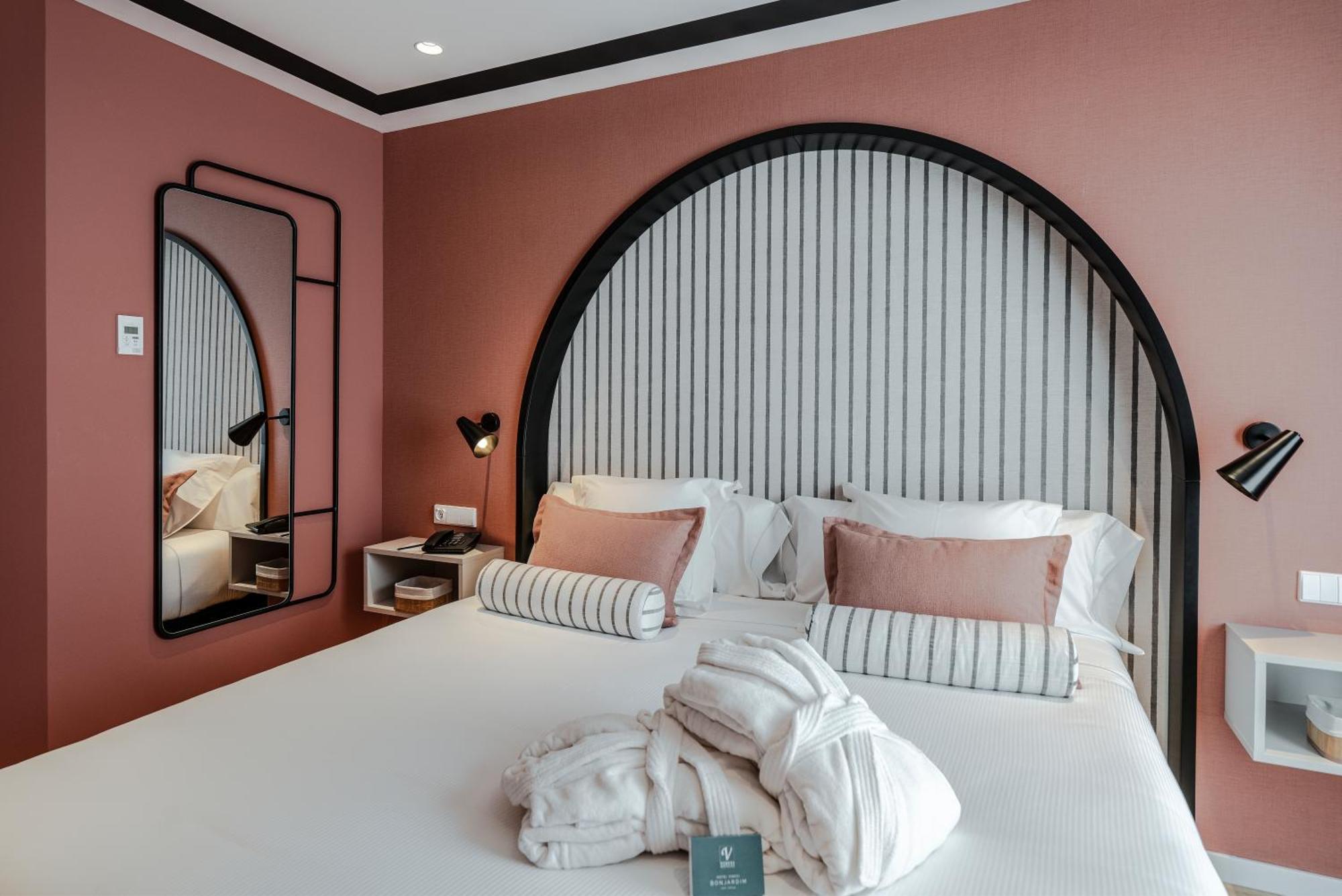 Vincci Bonjardim Hotel Porto Bagian luar foto